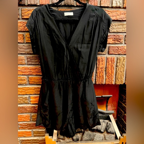 LIKE NEW ARITZIA BABATON 100% SILK ROMPER SIZE M - Picture 4 of 7
